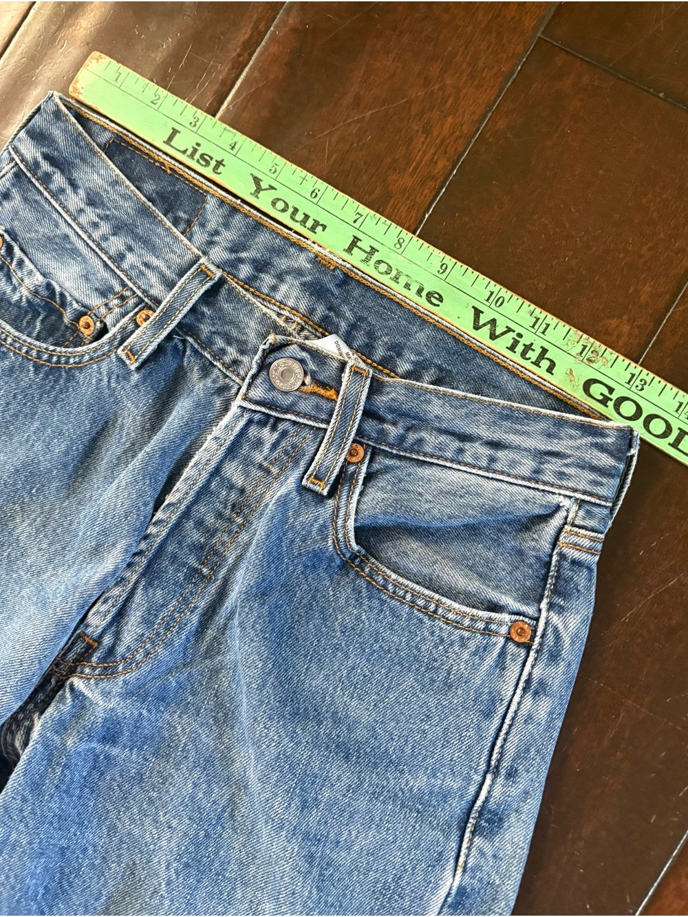 Vintage Levi's 501 Medium Wash Button-Fly Blue Jeans - Y2K - Picture 8 of 12